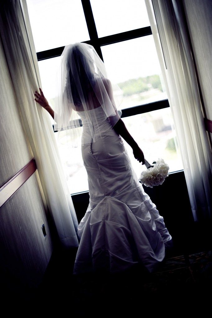 A Backyard Florida Wedding {Preceremony} via TheELD.com
