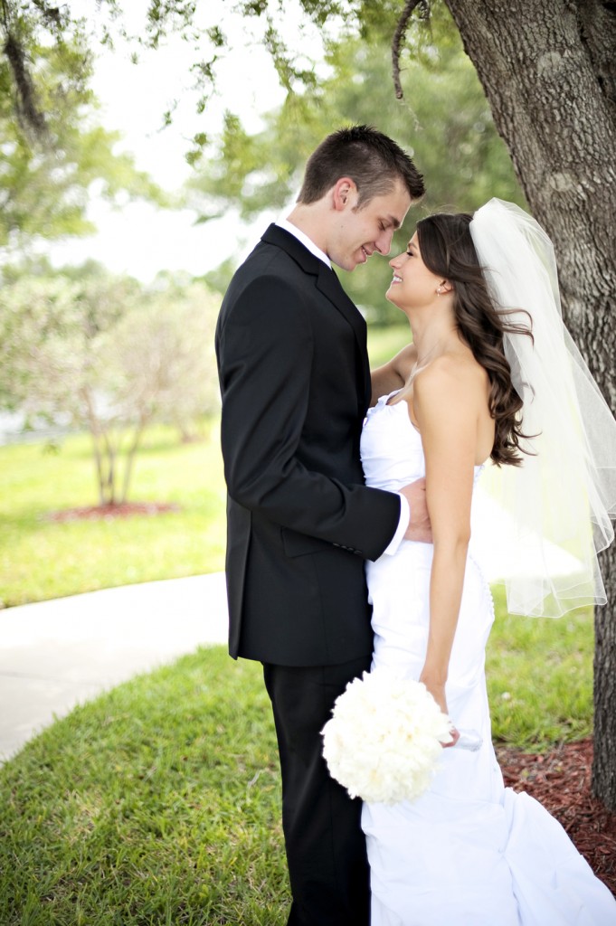 A Backyard Florida Wedding {Preceremony} via TheELD.com