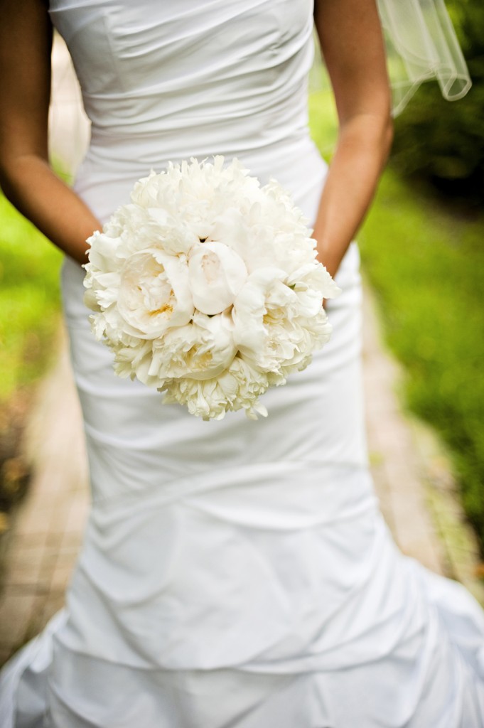 A Backyard Florida Wedding {Preceremony} via TheELD.com