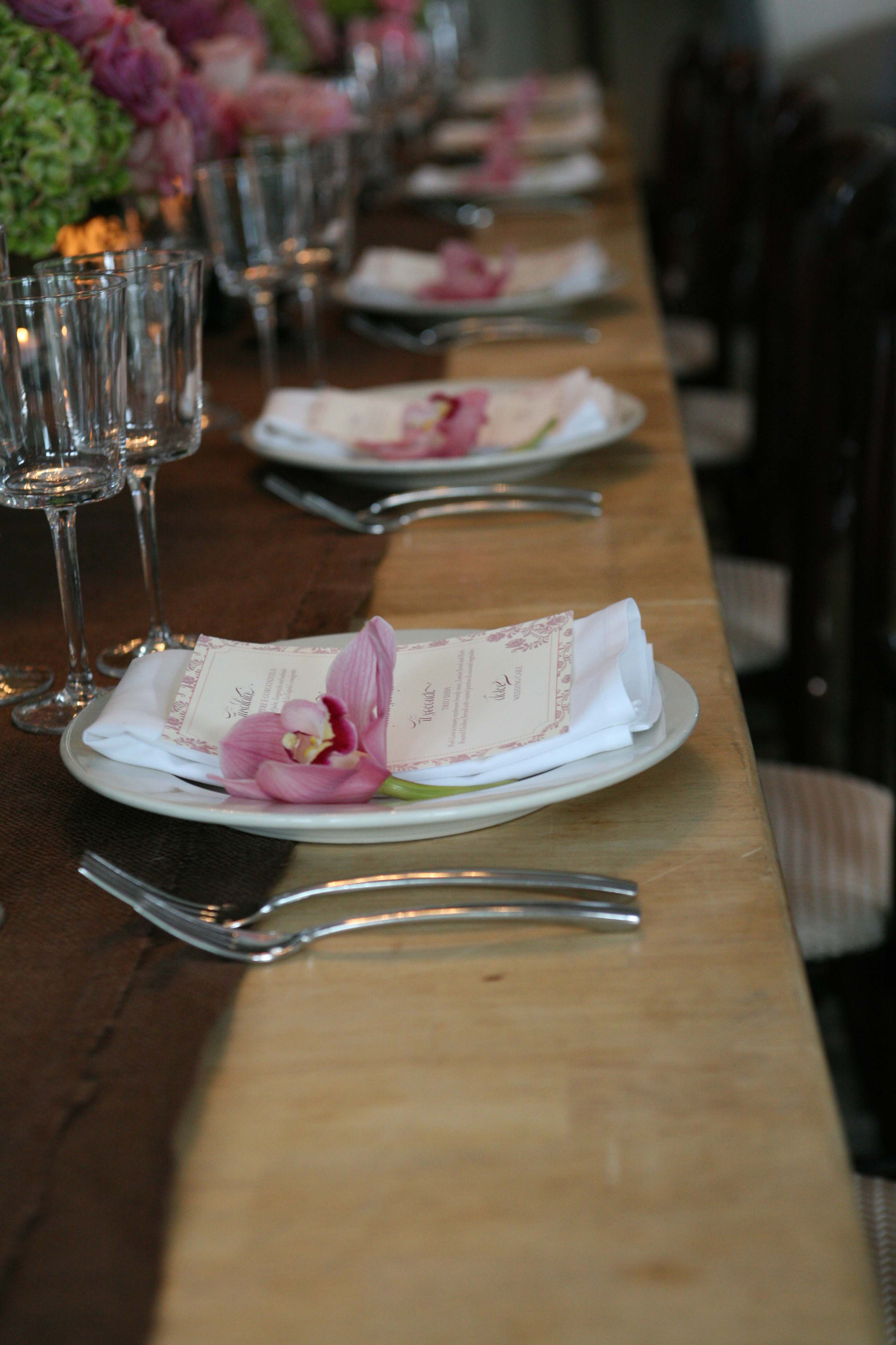 6 jessica's country flowers Inspiration Shoot: Romantic Simplicity via TheELD.com