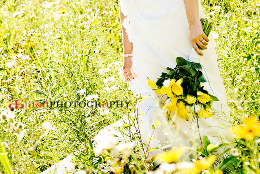 7 A Wisconsin Farm Wedding via TheELD.com