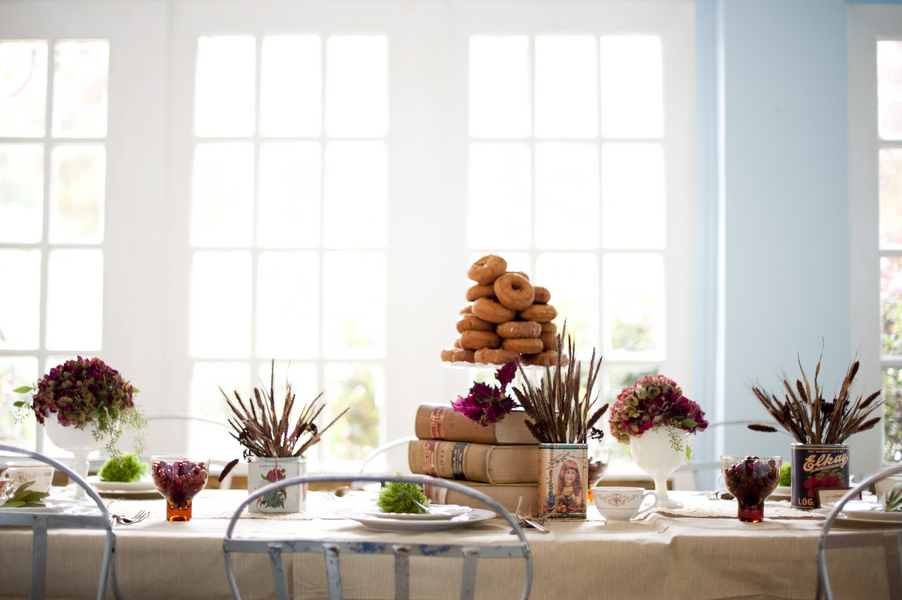 Happy Thanksgiving! Enjoy A Sweet Fall Tablescape! via TheELD.com