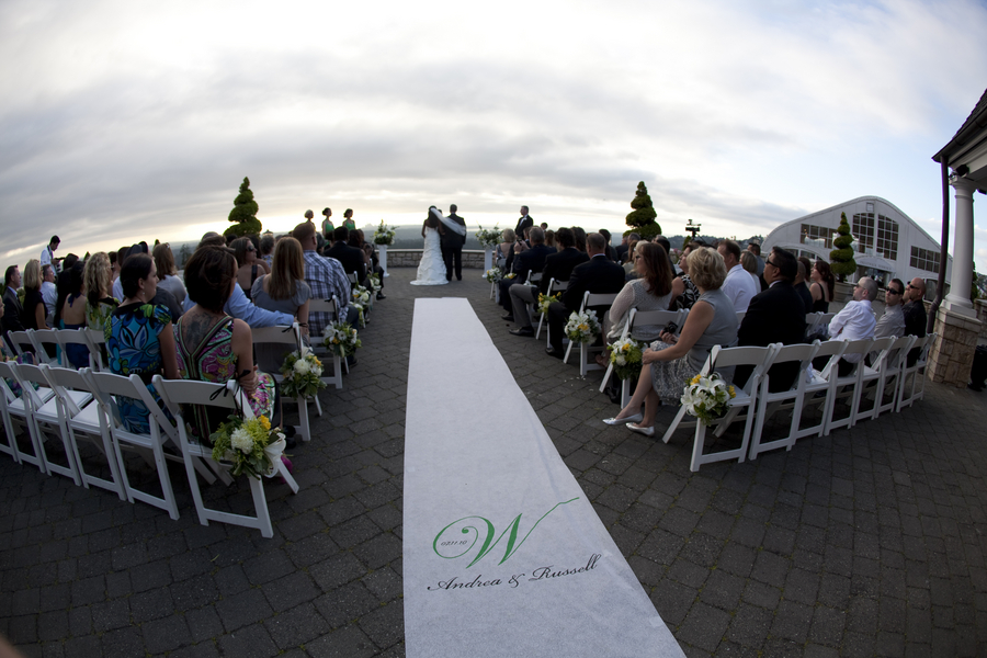 Modern Elegant Seattle Wedding via TheELD.com