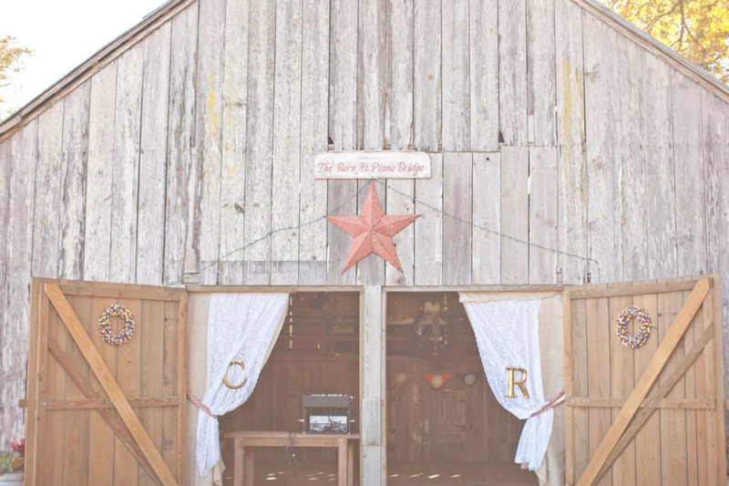 Vintage DIY Texas Barn Wedding via TheELD.com